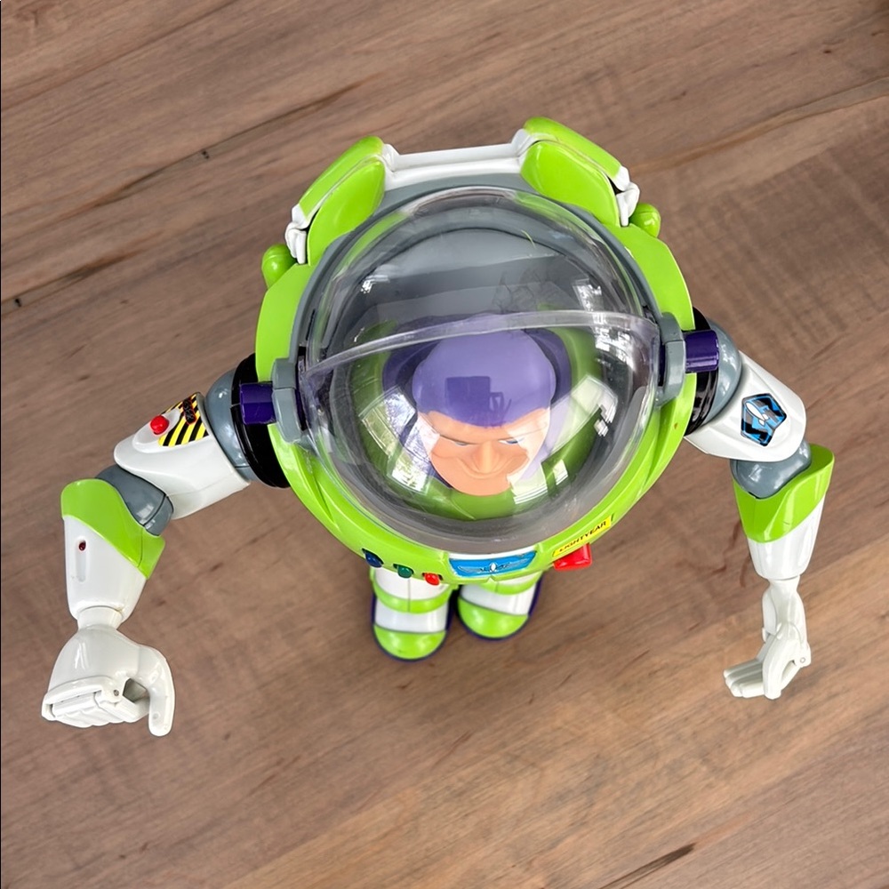 Buzz Lightyear Action Figure - Picture 11 of 15